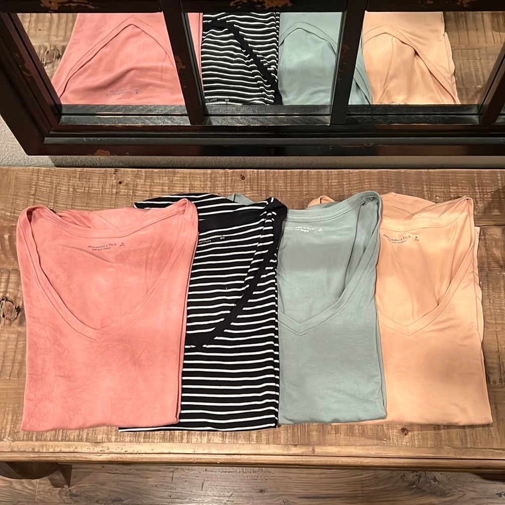 Abercrombie V neck tee bundle size medium